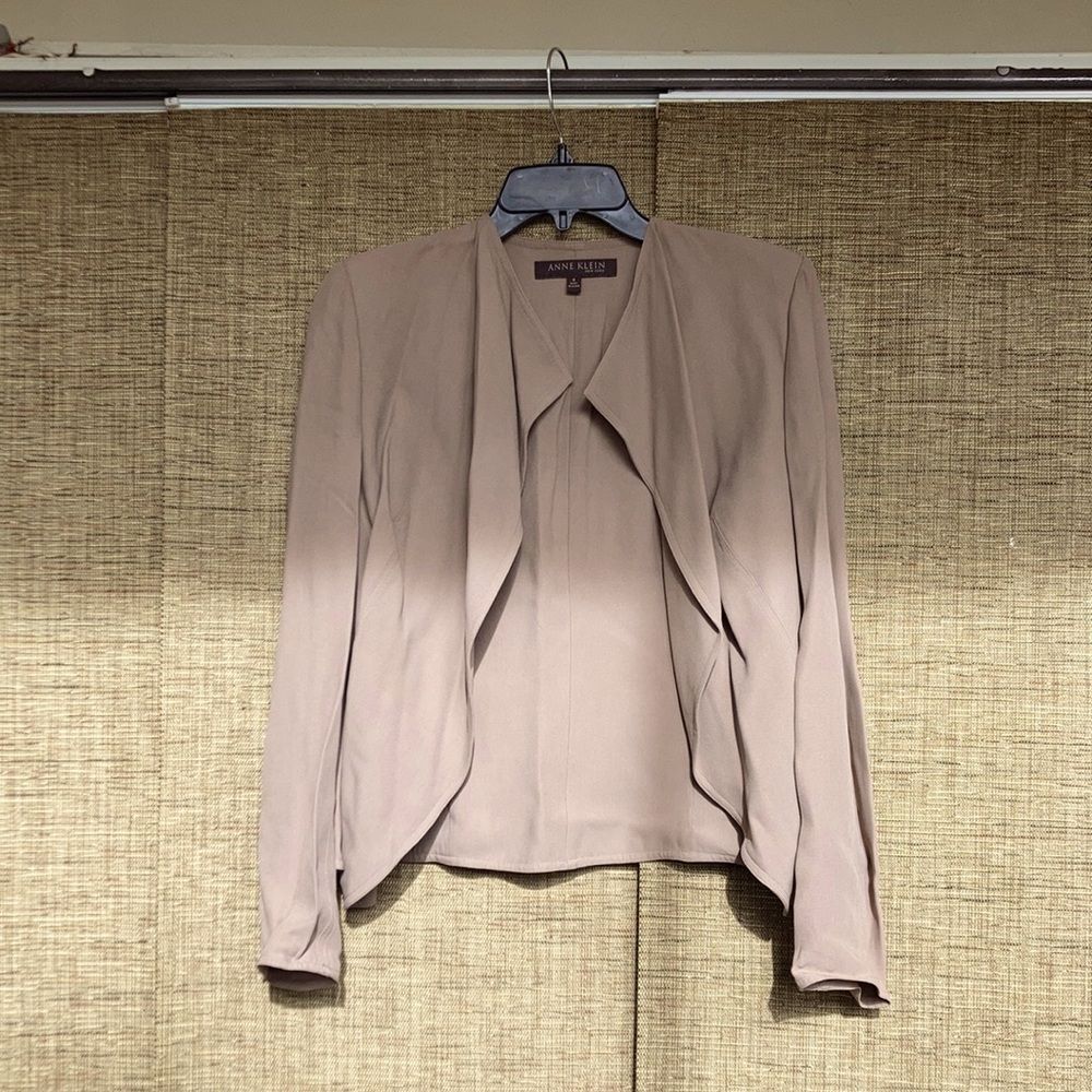 Anne Klein lined fitted fly away jacked color tan